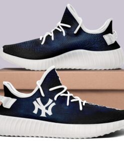 New York Yankees NFL 350v Yeezy Sneakers 2 a382cd83 70b0 4b77 aef9 9517434c7ccb